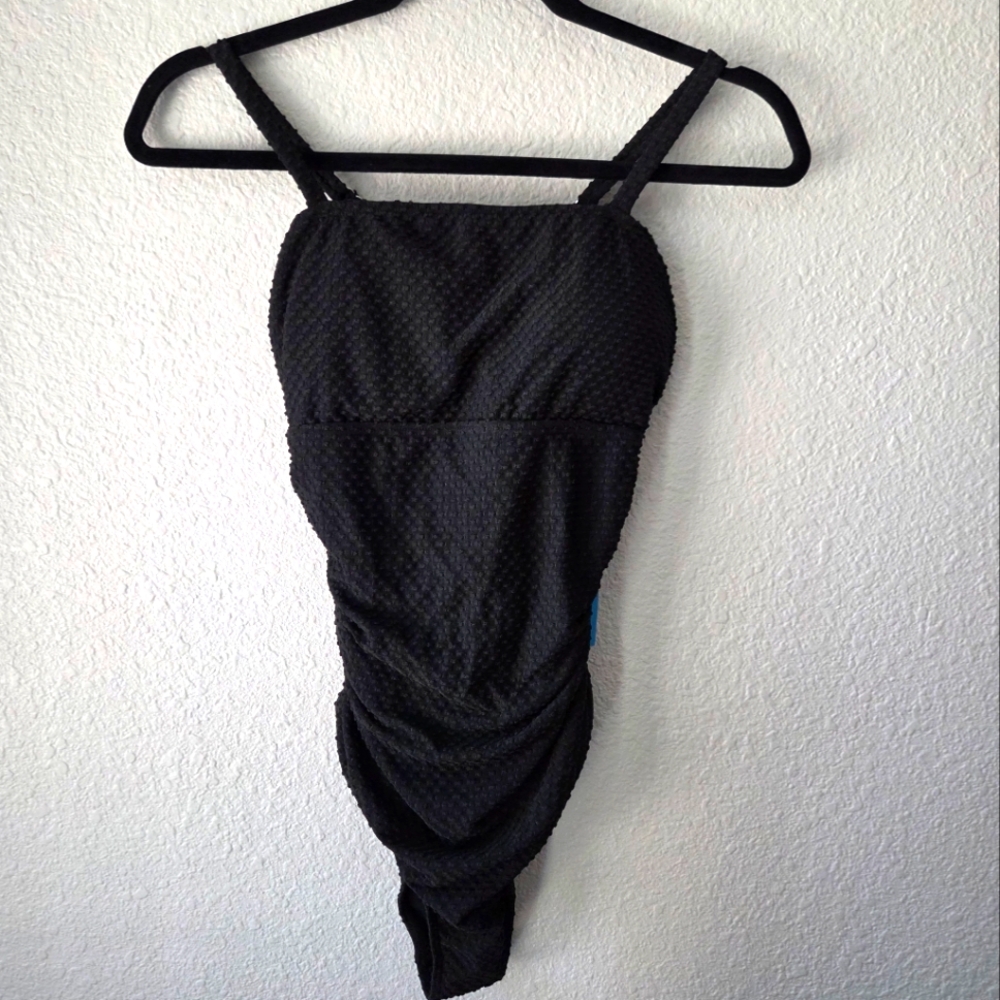 Cupshe Dotted Textured Ring Back Solid Black One-Piece Swimsuit Size Medium NWT
